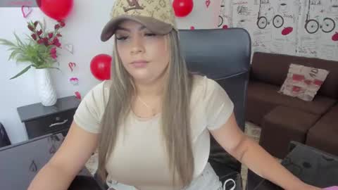 Snapshot of sweetfabianaxl chatting on February 14, 2025, 7:33 pm Fabiana online show from February 14, 2025, 7:33 pm