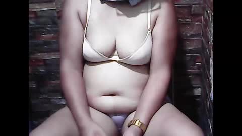Snapshot of sweetflower4u chatting on October 17, 2025, 8:06 am sweetflower4u online show from October 17, 2025, 8:06 am