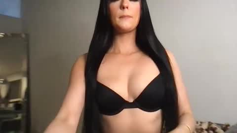 Gracie  online show from November 21, 2025, 4:33 am