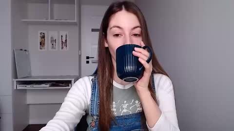 Emma  online show from December 3, 2025, 8:56 am