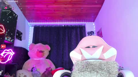 Snapshot of sweetie_lena_ chatting on February 7, 2025, 6:35 am online show from February 7, 2025, 6:35 am