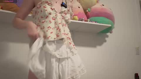 Snapshot of sweetiek1tty chatting on October 14, 2025, 12:33 am Sweetiek1tty online show from October 14, 2025, 12:33 am