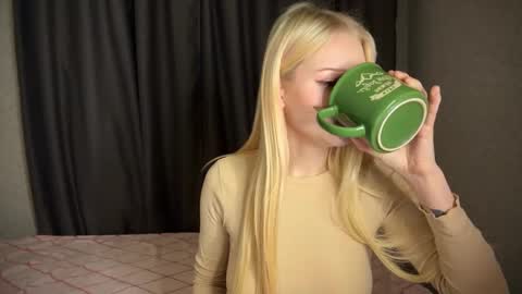 sweetie Lisa3 online show from January 3, 2025, 4:44 am