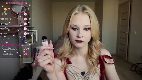 sweetie Lisa3 online show from September 10, 2025, 2:50 pm