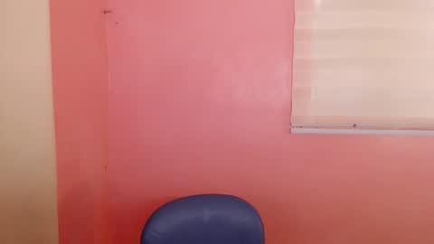 Snapshot of sweetleah_1998 chatting on February 7, 2025, 3:12 am Leah online show from February 7, 2025, 3:12 am