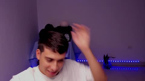 Snapshot of sweetlian_04 chatting on December 8, 2024, 7:58 am Lian online show from December 8, 2024, 7:58 am