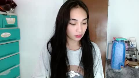 Snapshot of sweetlilly_18 chatting on January 21, 2025, 3:32 pm Lilly online show from January 21, 2025, 3:32 pm