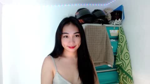 Snapshot of sweetlilly_18 chatting on February 6, 2025, 2:11 am Lilly online show from February 6, 2025, 2:11 am