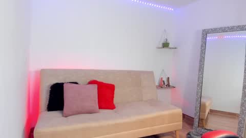 instagram sweetluna 0 online show from January 7, 2025, 7:31 am