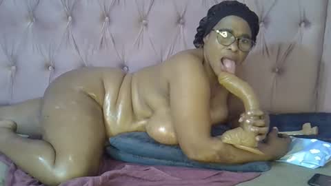 sweetmellowx1 online show from February 18, 2025, 6:59 am