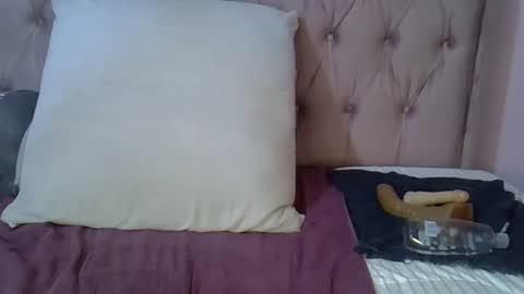 sweetmellowx1 online show from March 1, 2025, 7:04 pm