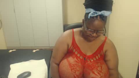 Snapshot of sweetnoziexxx chatting on February 14, 2025, 9:24 am sweetnoziexxx online show from February 14, 2025, 9:24 am