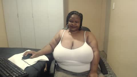 Snapshot of sweetnoziexxx chatting on October 5, 2025, 3:43 pm sweetnoziexxx online show from October 5, 2025, 3:43 pm