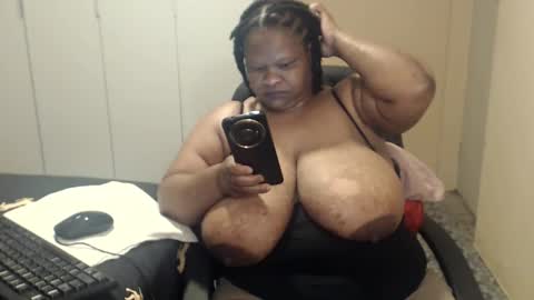 Snapshot of sweetnoziexxx chatting on October 17, 2025, 6:05 am sweetnoziexxx online show from October 17, 2025, 6:05 am