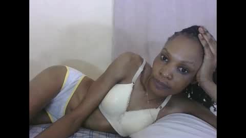 ESTHER online show from October 4, 2025, 2:48 pm