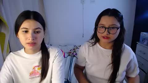 Snapshot of sweetpink1_ chatting on October 18, 2025, 2:47 am Caro  Lily online show from October 18, 2025, 2:47 am