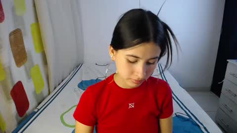 Snapshot of sweetpink1_ chatting on October 25, 2025, 2:52 am Caro  Lily online show from October 25, 2025, 2:52 am