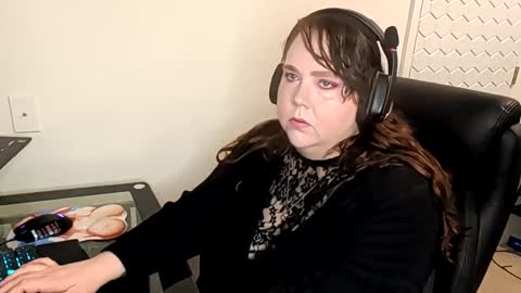 Snapshot of sweetsapphics chatting on November 6, 2025, 10:27 am ruby and scarlet online show from November 6, 2025, 10:27 am