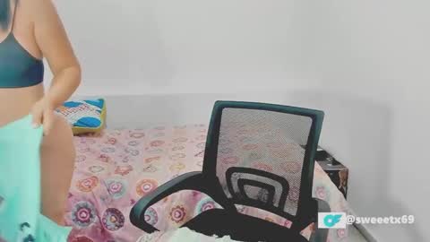 Snapshot of sweetsquirtx23 chatting on December 19, 2024, 2:24 pm lili online show from December 19, 2024, 2:24 pm