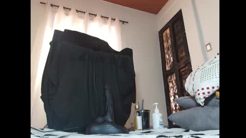 dulce online show from November 22, 2025, 4:06 pm