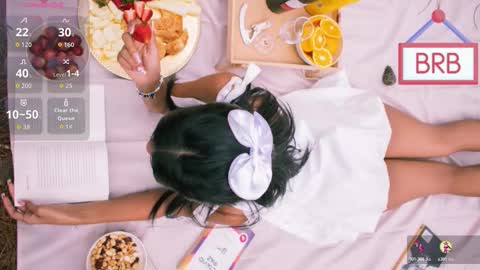 Snapshot of sweetviolet___ chatting on October 19, 2025, 12:06 pm sweetviolet___ online show from October 19, 2025, 12:06 pm