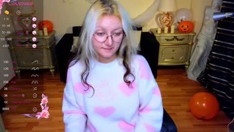 Snapshot of sweety_candys chatting on October 21, 2025, 11:33 am Hot Candy online show from October 21, 2025, 11:33 am