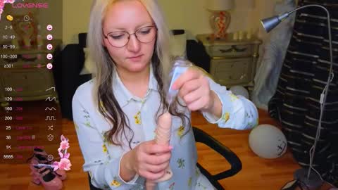 Snapshot of sweety_candys chatting on November 9, 2025, 11:30 am Hot Candy online show from November 9, 2025, 11:30 am