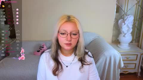 Snapshot of sweety_candys chatting on November 22, 2025, 11:20 am Hot Candy online show from November 22, 2025, 11:20 am