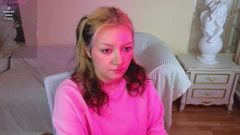 Snapshot of sweety_candys chatting on November 28, 2025, 12:08 pm Hot Candy online show from November 28, 2025, 12:08 pm