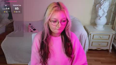 Snapshot of sweety_candys chatting on December 1, 2025, 11:59 am Hot Candy online show from December 1, 2025, 11:59 am