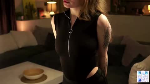 Snapshot of sweety_xis chatting on November 22, 2025, 9:25 pm Bella . online show from November 22, 2025, 9:25 pm