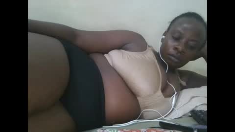 sweetyass25 online show from September 9, 2025, 6:18 pm