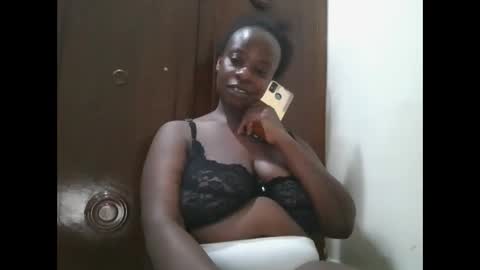 sweetyass25 online show from September 19, 2025, 7:25 pm