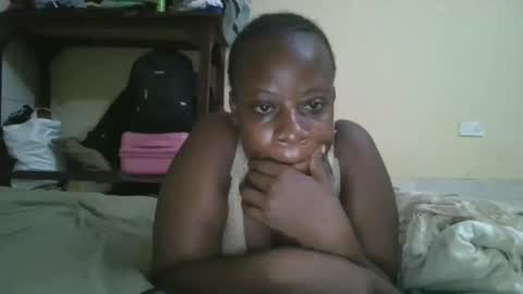 sweetyass25 online show from October 27, 2025, 6:01 pm