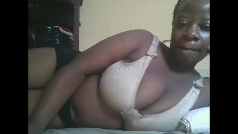 sweetyass25 online show from December 2, 2025, 5:24 am