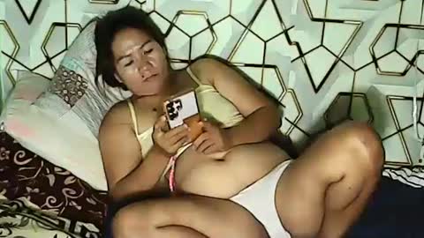 Snapshot of sweetyummygirl chatting on February 19, 2025, 12:25 am Sweetyummygirl online show from February 19, 2025, 12:25 am