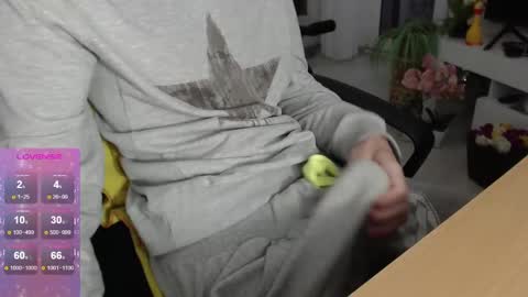 SwetLittleBoy4u online show from December 19, 2024, 5:40 am