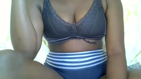 Snapshot of swt_lov chatting on October 11, 2025, 12:15 pm swt_lov online show from October 11, 2025, 12:15 pm