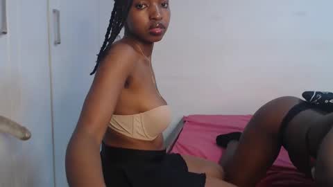 Snapshot of swyt_camillah chatting on October 19, 2025, 5:24 pm Camillah online show from October 19, 2025, 5:24 pm