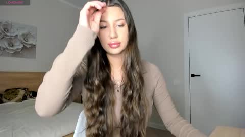 Mila online show from September 11, 2025, 8:47 am