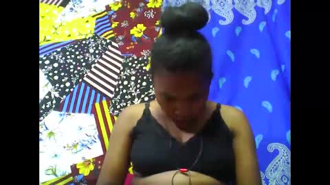 Snapshot of tahiriniah chatting on November 2, 2025, 6:21 pm tahiriniah online show from November 2, 2025, 6:21 pm