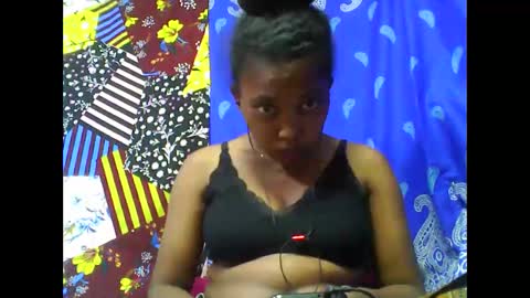 Snapshot of tahiriniah chatting on November 7, 2025, 4:01 am tahiriniah online show from November 7, 2025, 4:01 am