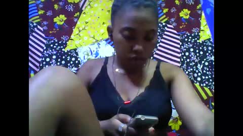 Snapshot of tahiriniah chatting on November 12, 2025, 9:21 am tahiriniah online show from November 12, 2025, 9:21 am