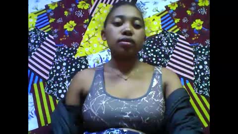 Snapshot of tahiriniah chatting on November 18, 2025, 6:12 pm tahiriniah online show from November 18, 2025, 6:12 pm