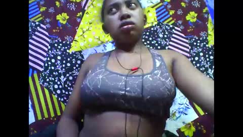 Snapshot of tahiriniah chatting on November 30, 2025, 6:01 pm tahiriniah online show from November 30, 2025, 6:01 pm