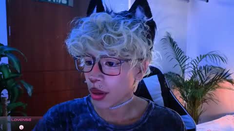 taichi online show from October 17, 2025, 1:57 pm