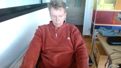 Tall daddy online show from November 16, 2025, 3:28 pm