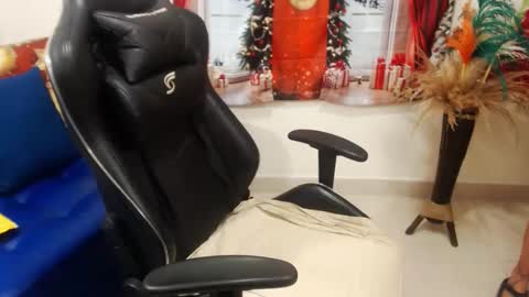 Snapshot of tamara_luaren chatting on December 7, 2024, 6:15 pm Tamara online show from December 7, 2024, 6:15 pm