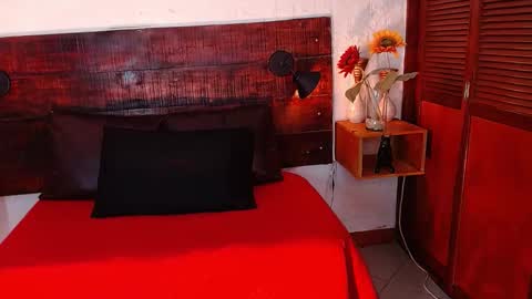 Snapshot of tamara_sanz1 chatting on December 7, 2024, 12:52 am online show from December 7, 2024, 12:52 am