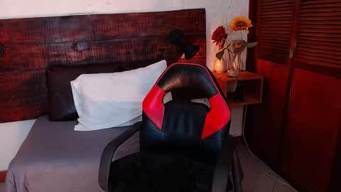 Snapshot of tamara_sanz1 chatting on December 9, 2024, 6:25 pm online show from December 9, 2024, 6:25 pm